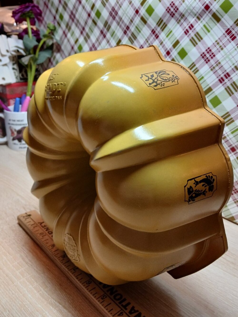 VINTAGE 1970s NORDIC WARE BEST BUNDT FLUTED CAKE PAN YELLOW AND GOLD OMBRE